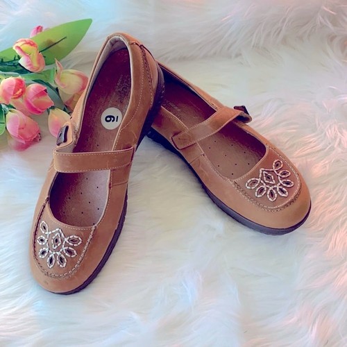 Skechers shape platform - up,
