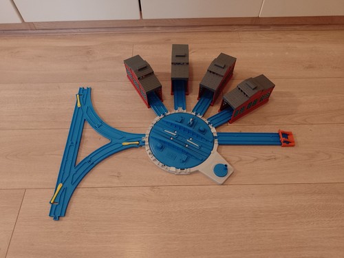 Engine sheds and turntable - engine,