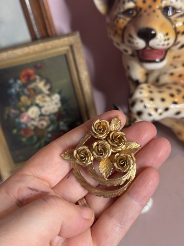 Coro craft gold tone brooch - gold,
