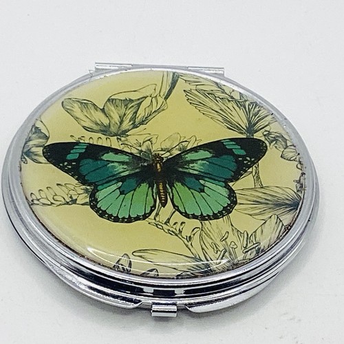 Vintage silver tone compact - tone,