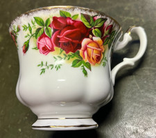 ROYAL ALBERT BONE CHINA TEA/COFFEE CUP - OLD COUNTRY ROSES PATTERN