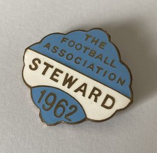 1962 FA CUP FINAL STEWARD FOOTBALL ASSOCIATION BADGE TOTTENHAM HOTSPUR BURNLEY