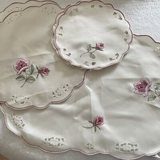 Doilies Vtg Retro Five Piece Set Embroidered Cut Out Pink Floral Dressing Table