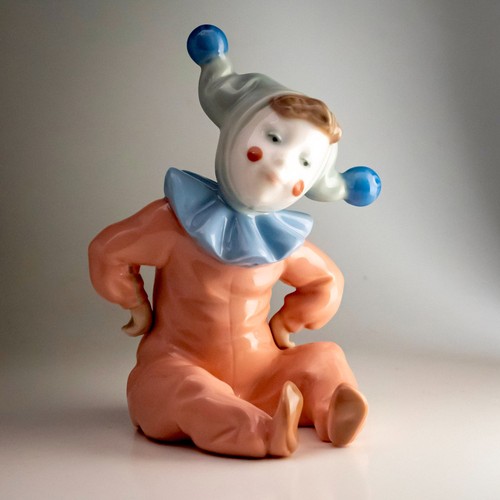 Nao lladro sitting clown - nao,