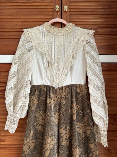 Vintage 70s does - , edwardian