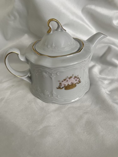 Porcelain teapot seltmann - porcelain,