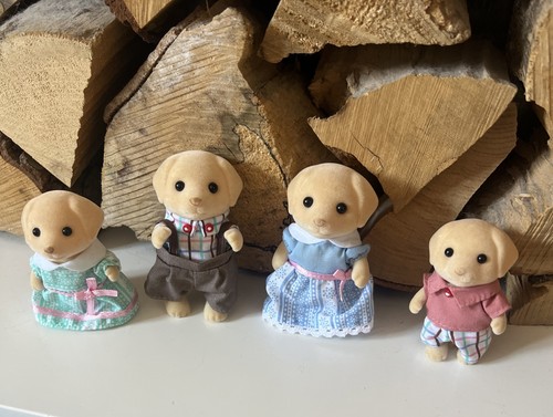 Sylvanian families yellow - families,