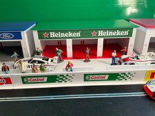 1:32 Scale HEINEKEN 3x Car Pit