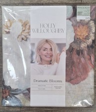 Holly Willoughby Dramatic