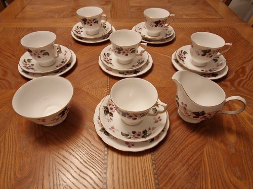 Queen anne bone china - 20, piece