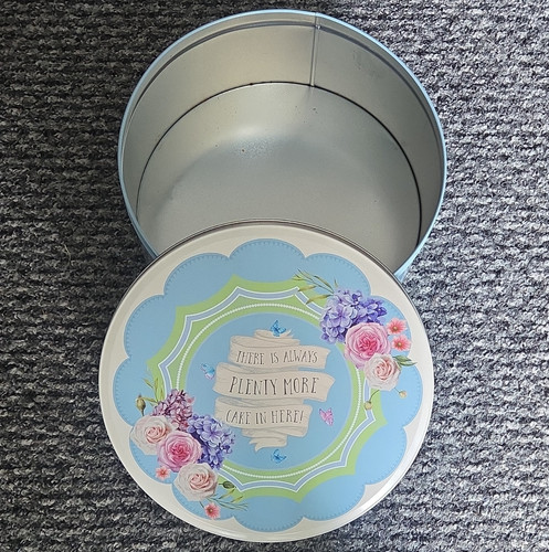 Round blue white - round, tin