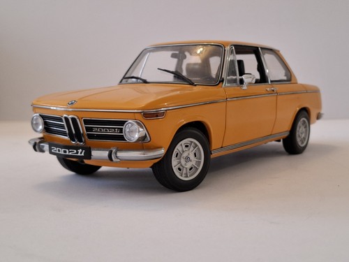 Autoart bmw 2002 ti - 1:18,