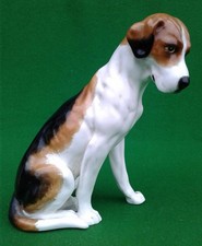 ROYAL WORCESTER FOXHOUND (SEATED) - RW2994 - DORIS LINDNER.