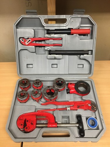 Pipe threading kit piece - pipe,