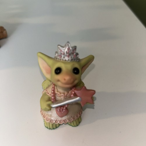 Playing princess pocket - -,