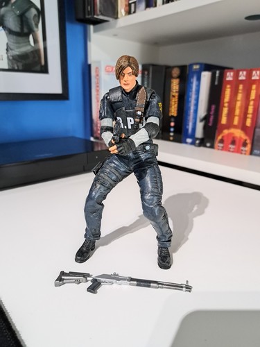 Official neca resident evil - official,