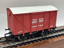 OO Hornby R1035 Closed Goods