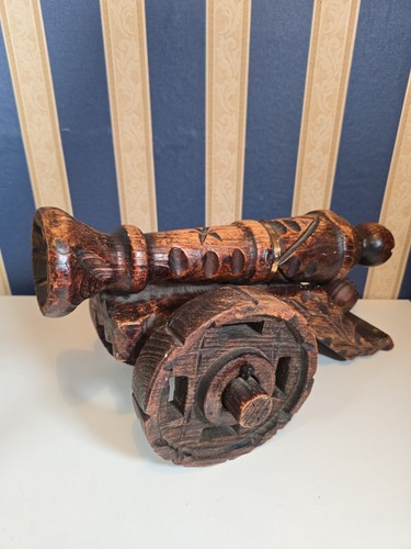 Solid wooden cannon - solid, moving