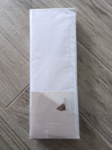White pleated divan - pleated,