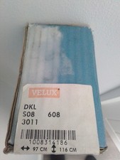 NEW VELUX DKL S08 3011  MANUAL BLACKOUT BLIND IN MINT COLOUR