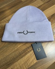 BRAND NEW GENUINE FRED PERRY GRAPHIC BEANIE, LILAC SOUL, ONE SIZE.