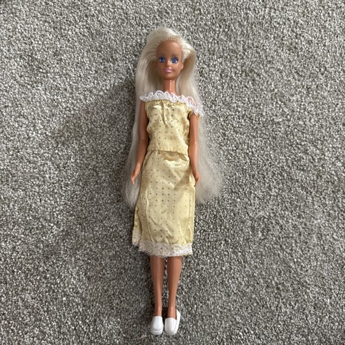 Hasbro sindy doll yellow - hasbro,