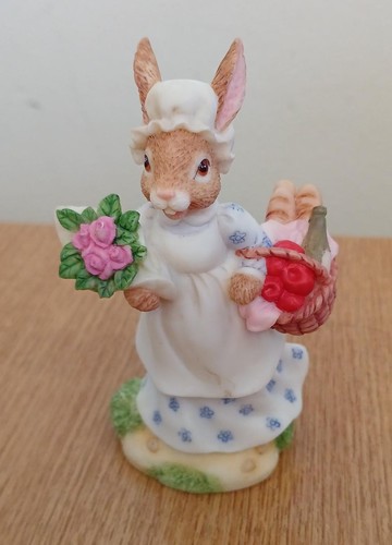 Royal doulton mrs bunnykins - doulton,