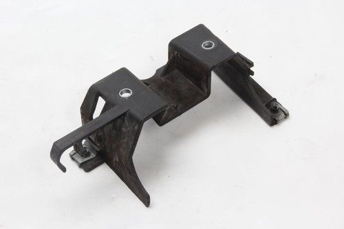 Holder center mount connector