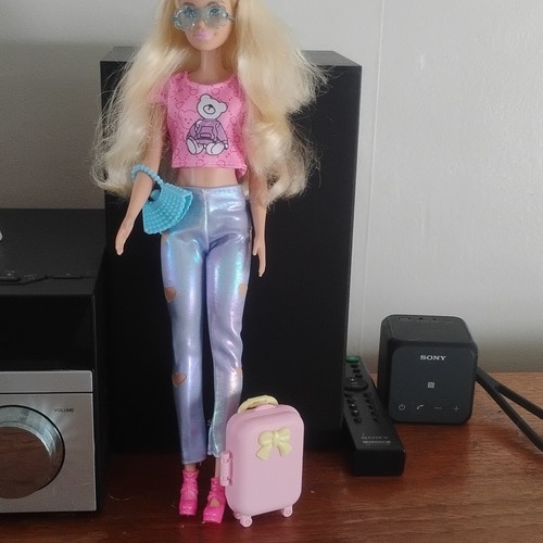Blonde barbie doll - blonde, wavy