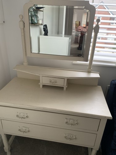 Cream dressing table with - dressing,