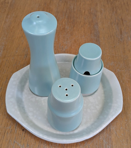Poole pottery twintone seagull - pottery,