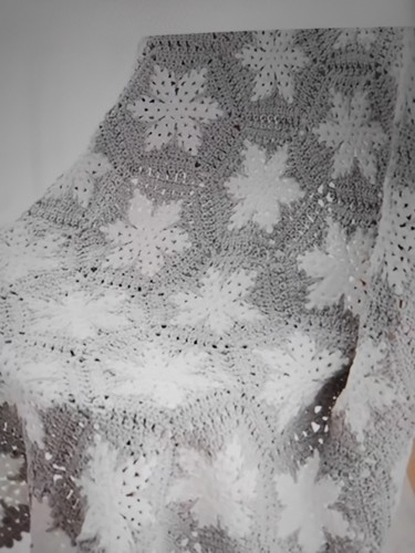 Light grey snowflake crochet - light,