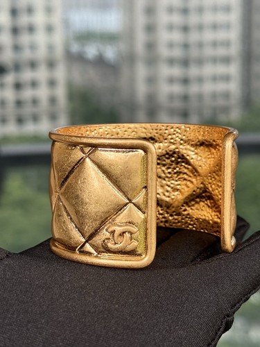 Channel gold plated - channel, engraved
