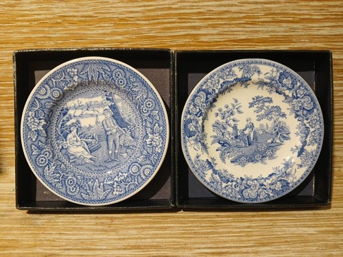 Miniature spode plates - x,