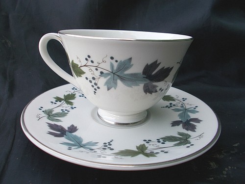 Royal doulton burgundy teacup - royal,
