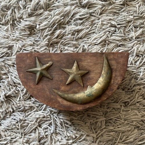 Vintage wooden hinged lid - hinged,