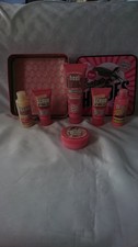SOAP&GLORY BATH&BODY BUNDLE-6 ASSORTED ITEMS IN METAL LIDDED STORAGE TIN-NEW.