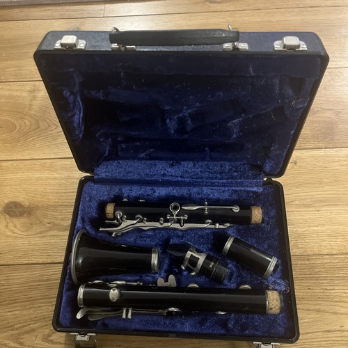 Bundy clarinet with hard - clarinet, carry