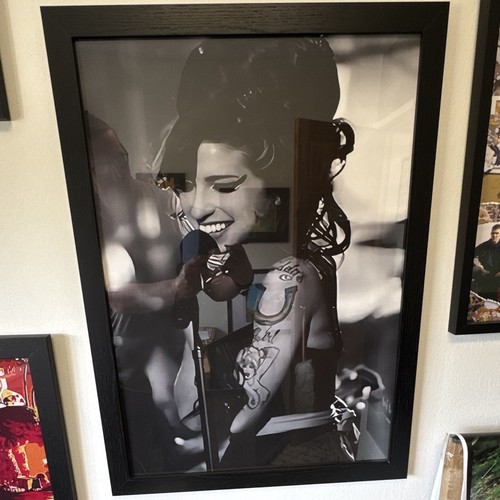 Amy winehouse black and - black, white