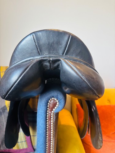 Black inch saddle - 18,