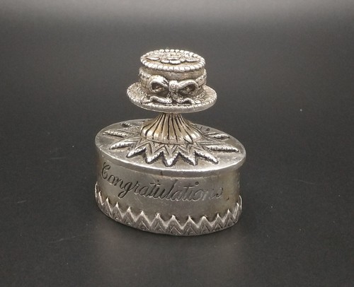 Vintage pill box cake silver - vintage,