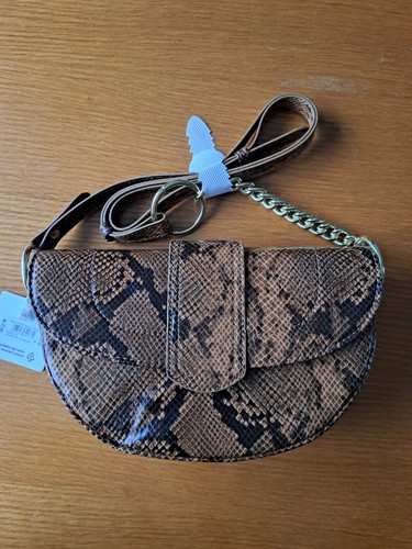 Fashionable snakeskin print - fashionable,