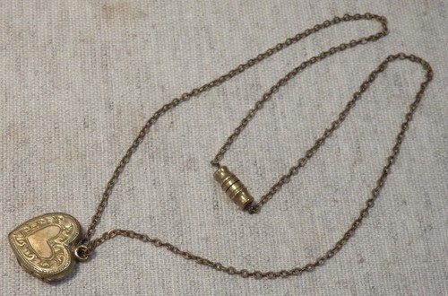 Vintage heart shaped - gp,