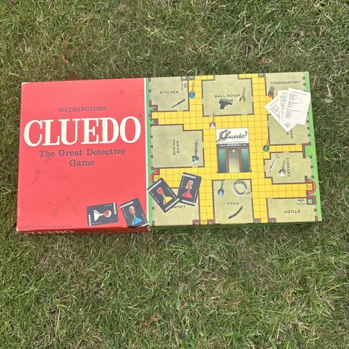 Vintage 1970 cluedo board - cluedo,