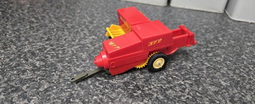 Britains farm new holland 377 - holland,