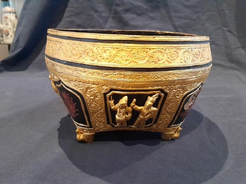 Burmese gilt and lacquer bowl - gilt,