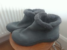 Skechers Ultra Go Arch Fit Grey nubuck leather Faux Fur Lined Ankle Boots size 6