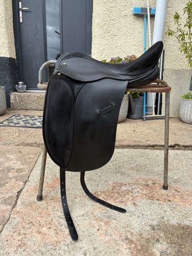 Ideal dressage saddle - saddle, pony