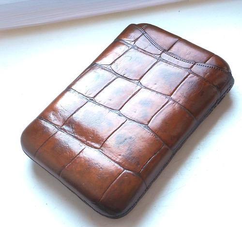 Antique crocodile leather - antique,