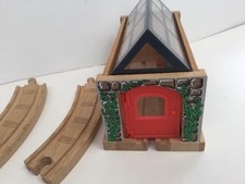 Thomas The Tank Wooden Useful Engine Shed - Brio ELC BigJigs Train Set Friendly